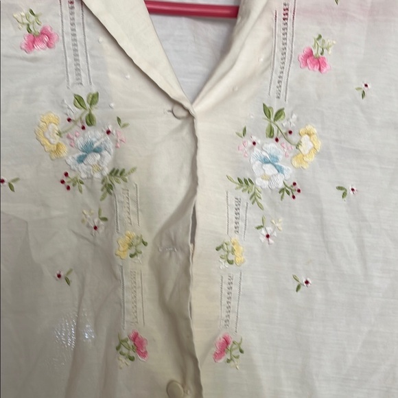 Daffodil Cream Blouse with Floral Embroidery - Picture 3 of 6